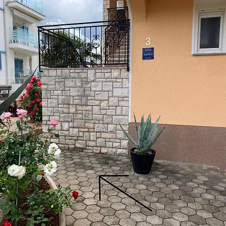 Apartments Kivi Новиград Екстериор снимка