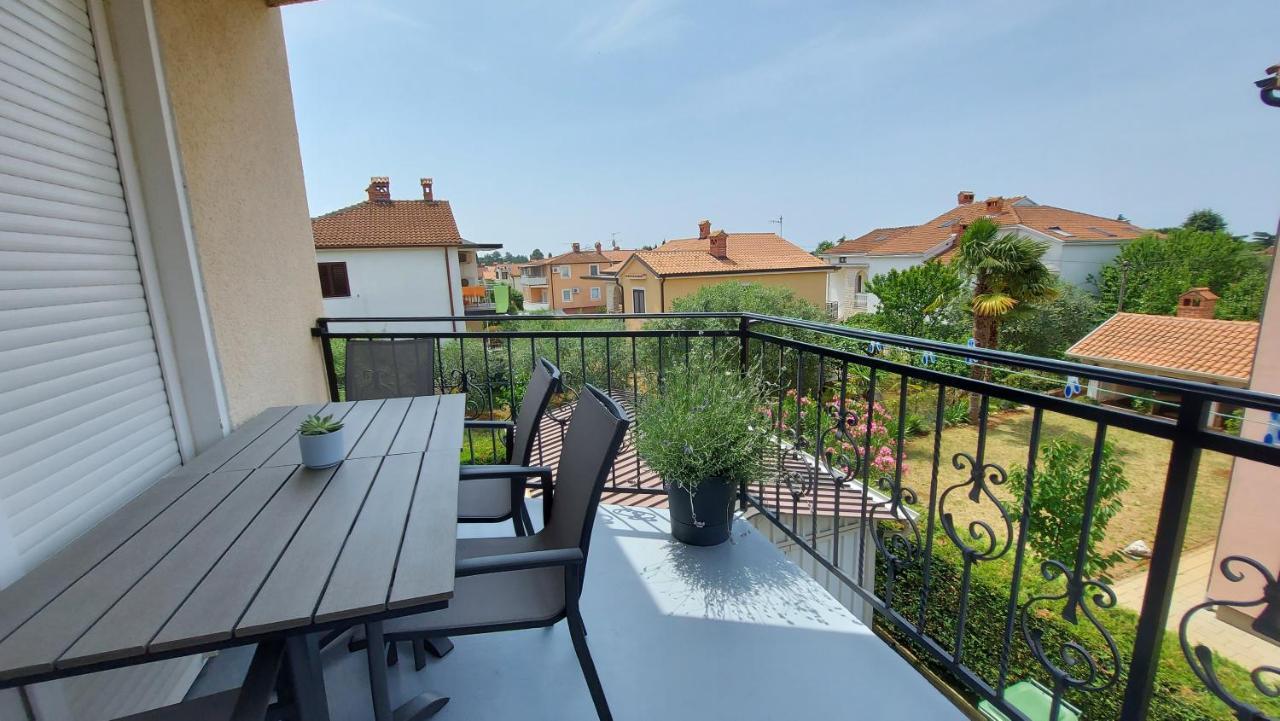 Apartments Kivi Новиград Екстериор снимка