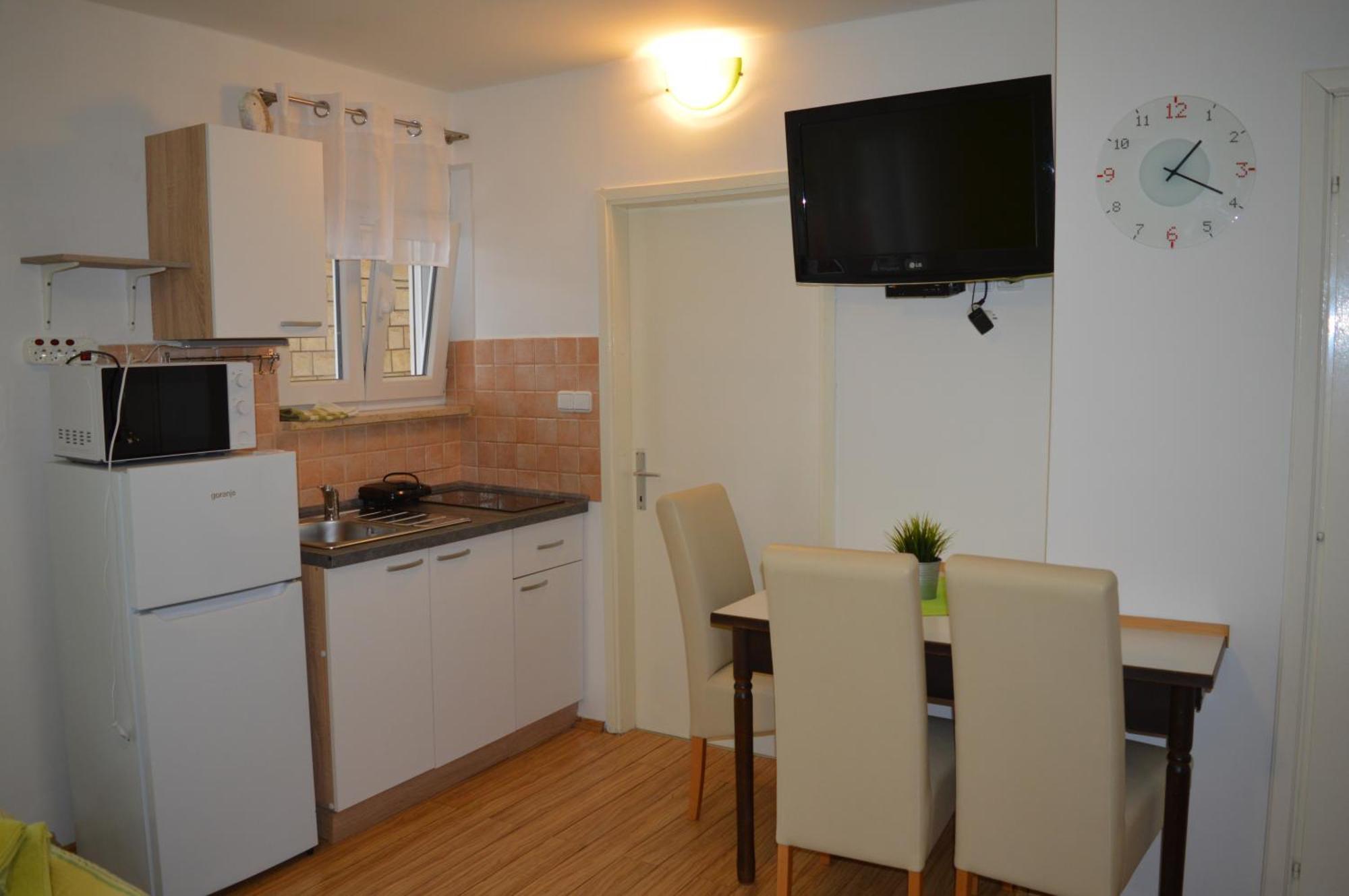Apartments Kivi Новиград Екстериор снимка