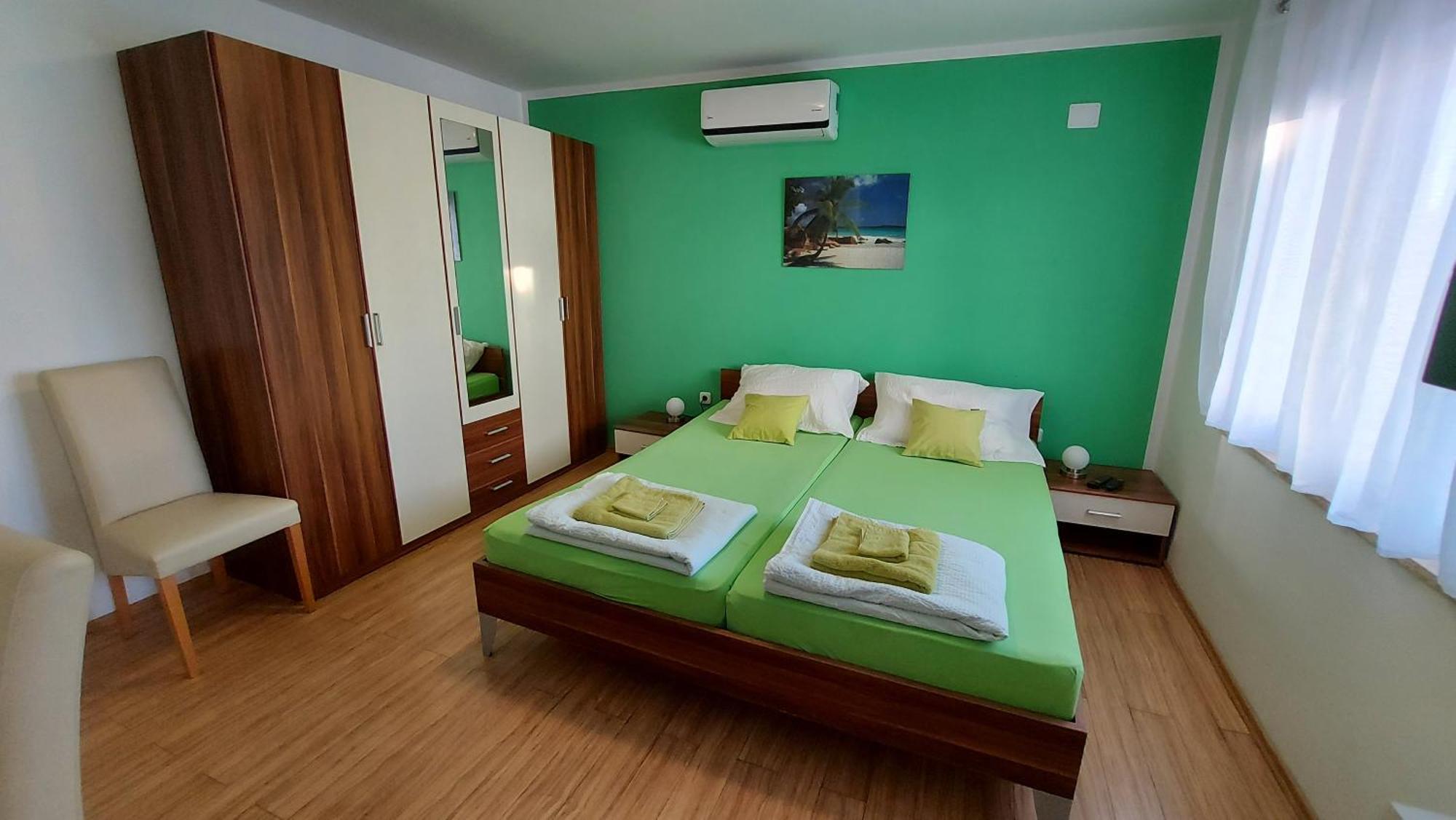 Apartments Kivi Новиград Екстериор снимка