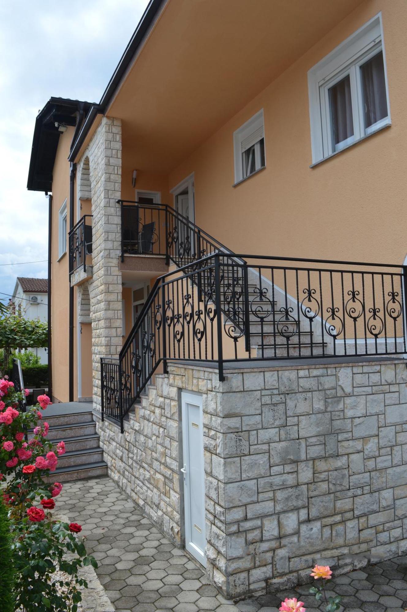 Apartments Kivi Новиград Екстериор снимка