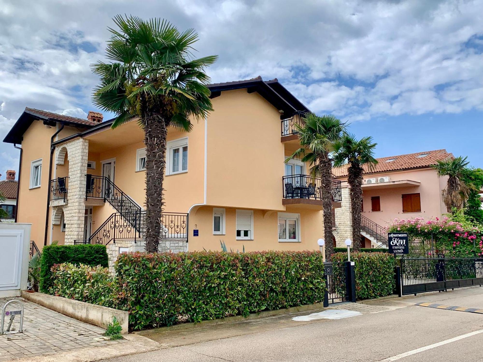 Apartments Kivi Новиград Екстериор снимка