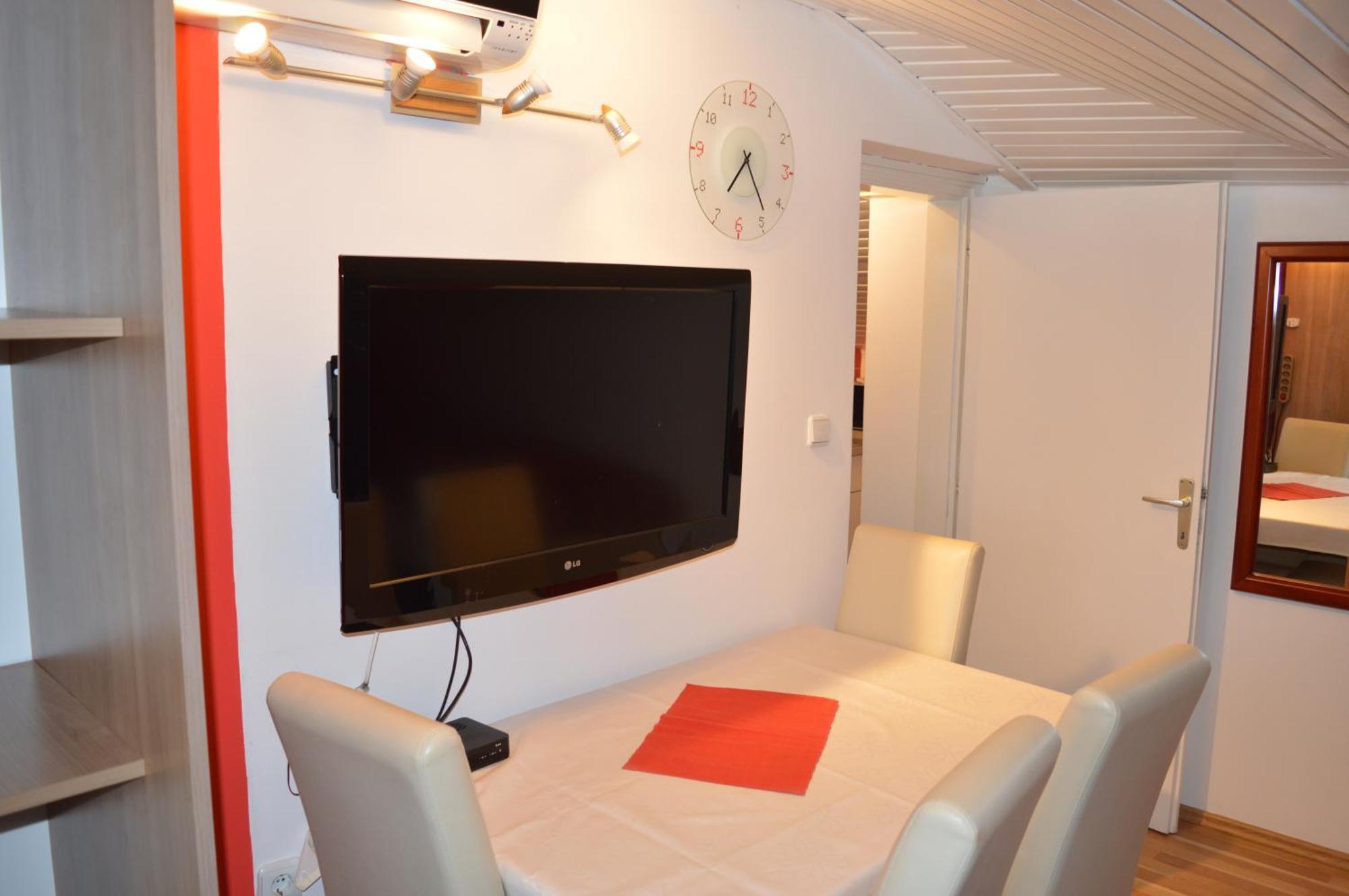 Apartments Kivi Новиград Екстериор снимка