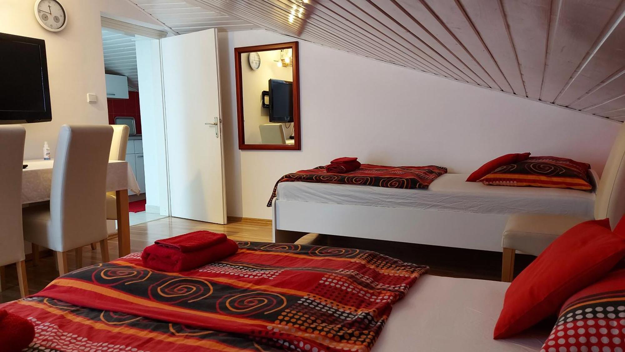 Apartments Kivi Новиград Екстериор снимка