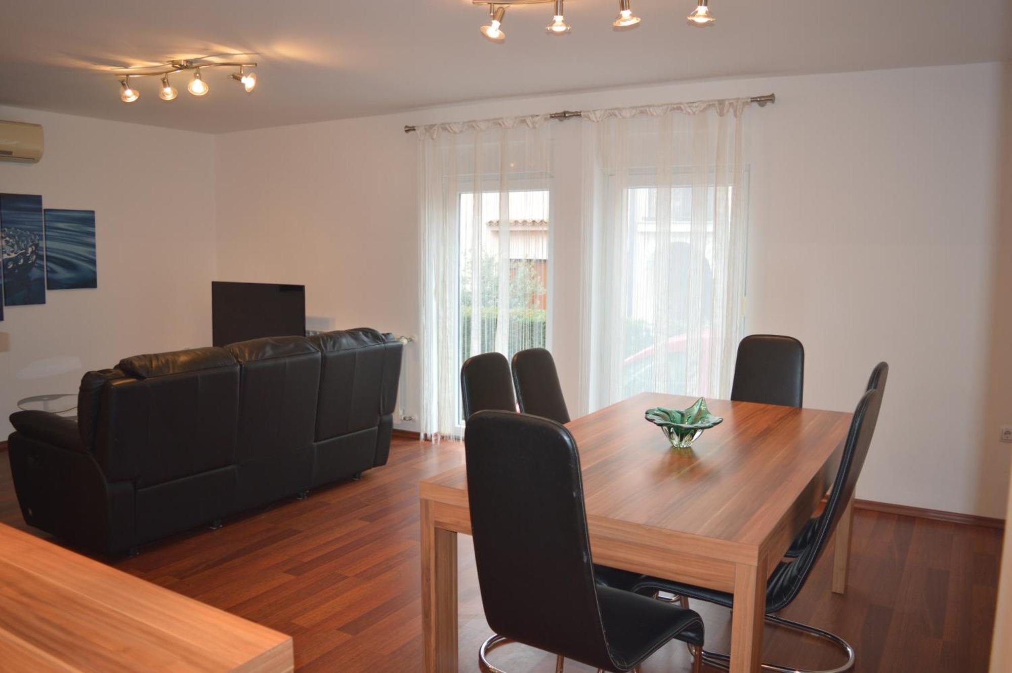 Apartments Kivi Новиград Екстериор снимка