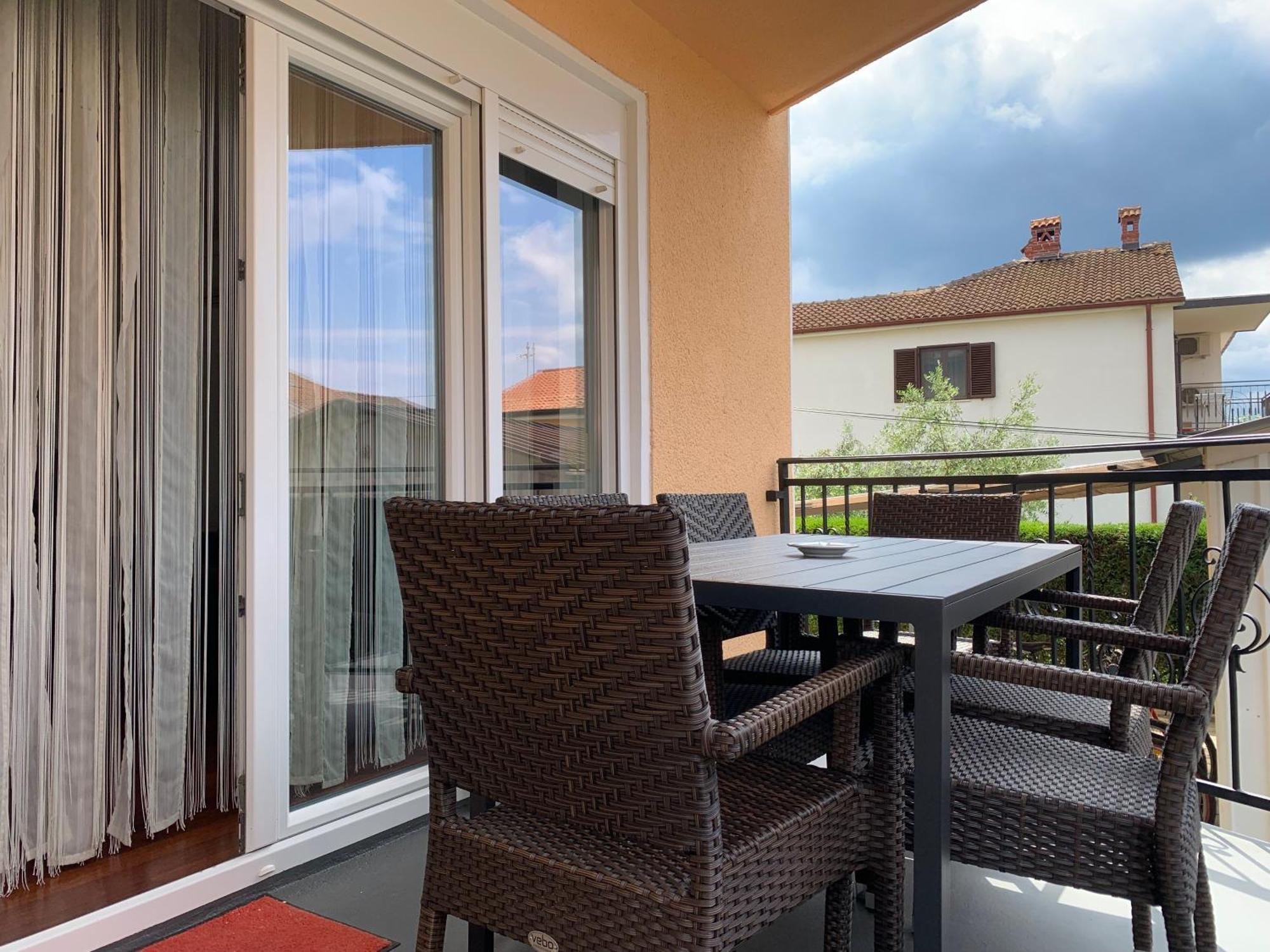 Apartments Kivi Новиград Екстериор снимка